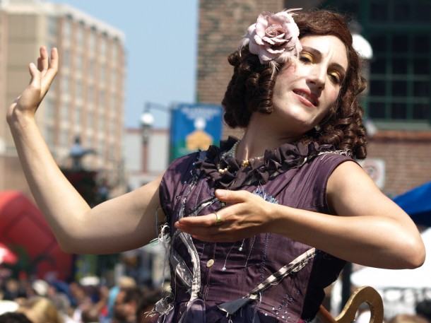 Buskerfest: Wind-up Dancer
