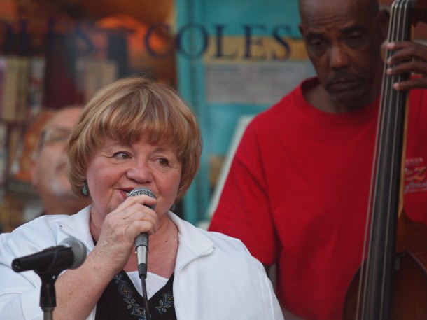 Baches Jazz Festival: Singer from the Downtown Dixieland Band